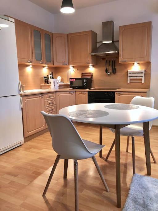 Modern & Cozy Apartment Near Hockey & Football Arena Μπρατισλάβα Εξωτερικό φωτογραφία